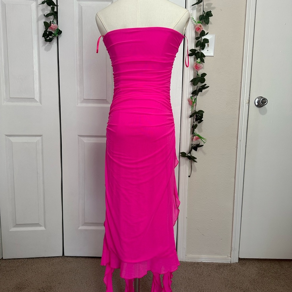 Elegant Pink Strapless Dress - Picture 3 of 8